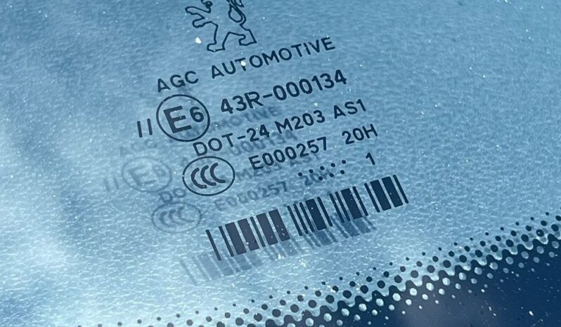 Peugeot   3008    112 KM    Manualna    FWD (przód)    Bordowy full