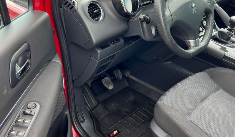 Peugeot   3008    112 KM    Manualna    FWD (przód)    Bordowy full