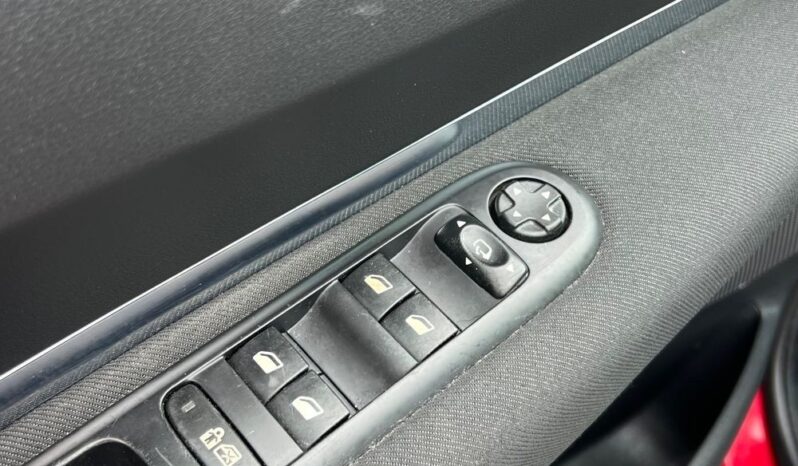 Peugeot   3008    112 KM    Manualna    FWD (przód)    Bordowy full