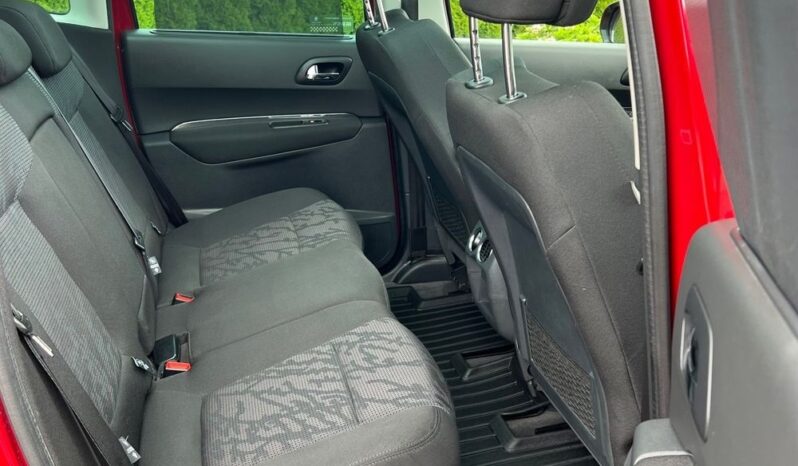 Peugeot   3008    112 KM    Manualna    FWD (przód)    Bordowy full