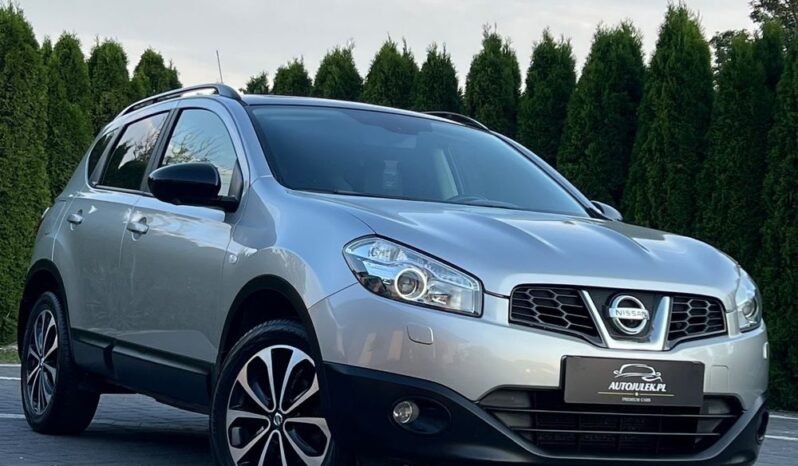 Nissan   Qashqai    141 Km    Manualna    Fwd (Przód)    Szary