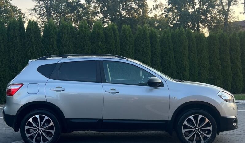 Nissan   Qashqai    141 KM    Manualna    FWD (przód)    Szary full