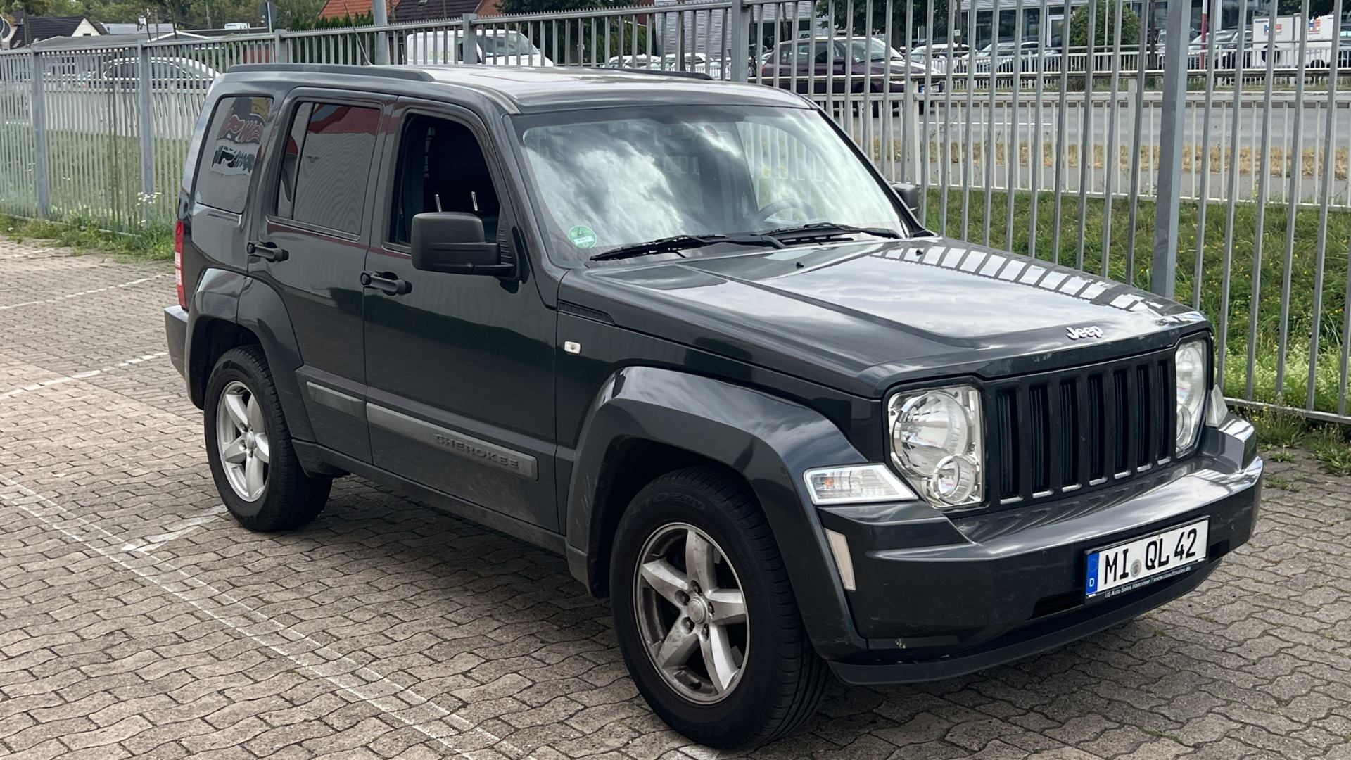 Jeep Cherokee | 4X4 (Doł. Ręcznie) | Automatyczna | 200 Km | Szary