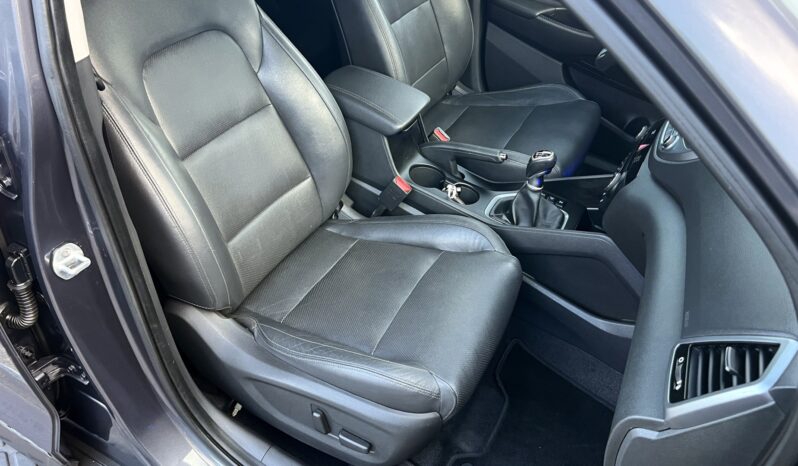 Hyundai Tucson | 4×4 (doł. automatycznie) | Manualna | 136 KM | Szary full