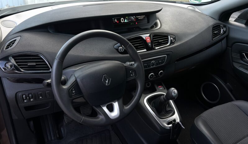 Renault Scenic | FWD (przód) | Manualna | 110 KM | Brązowy full