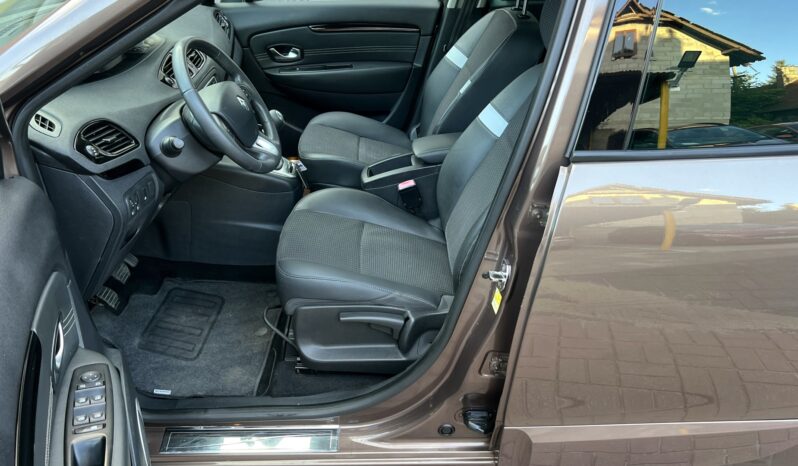 Renault Scenic | FWD (przód) | Manualna | 110 KM | Brązowy full
