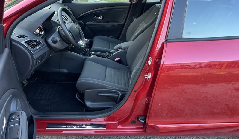 Renault Megane | FWD (przód) | Manualna | 110 KM | Bordowy full