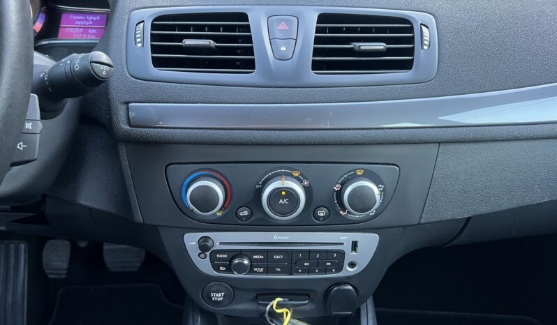 Renault Megane | FWD (przód) | Manualna | 110 KM | Bordowy full