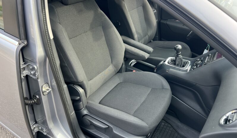 Peugeot 5008 | FWD (przód) | Manualna | 150 KM | Srebrny full