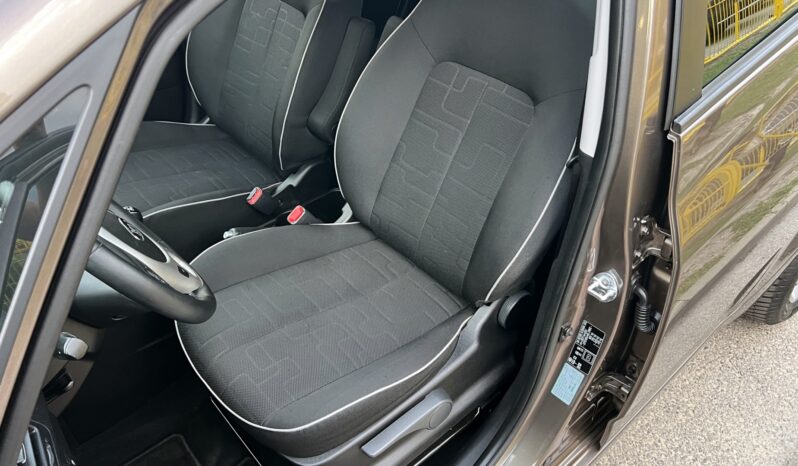 Kia Venga | FWD (przód) | Manualna | 128 KM | Brązowy full