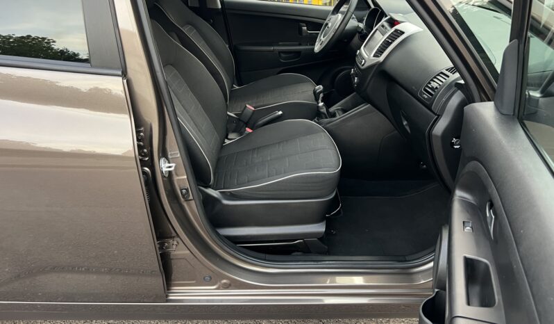 Kia Venga | FWD (przód) | Manualna | 128 KM | Brązowy full