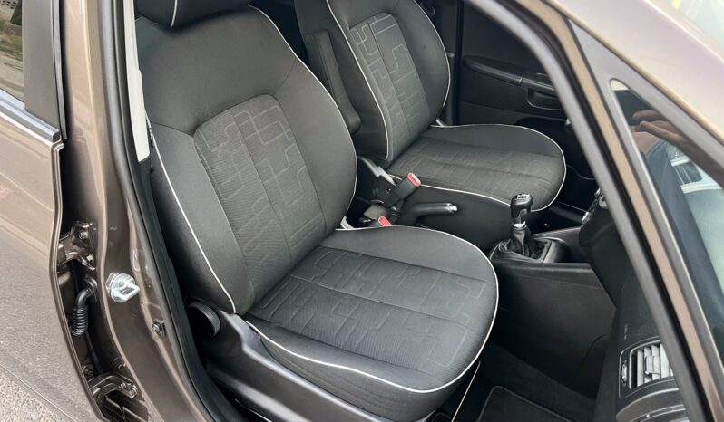 Kia Venga | FWD (przód) | Manualna | 128 KM | Brązowy full