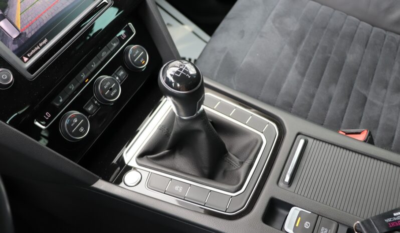 Volkswagen Passat | 2016 | 150 KM | 1968cm3 | Czarny full