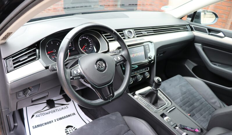 Volkswagen Passat | 2016 | 150 KM | 1968cm3 | Czarny full