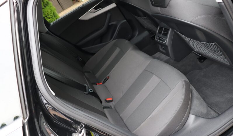 Audi A4 Avant | 2021 | 163 KM | 1968cm3 | Czarny full