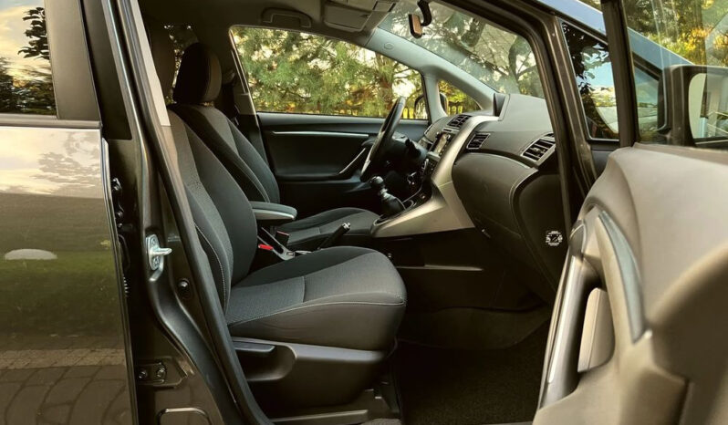 Toyota Verso | FWD (przód) | Manualna | 147 KM | Szary full