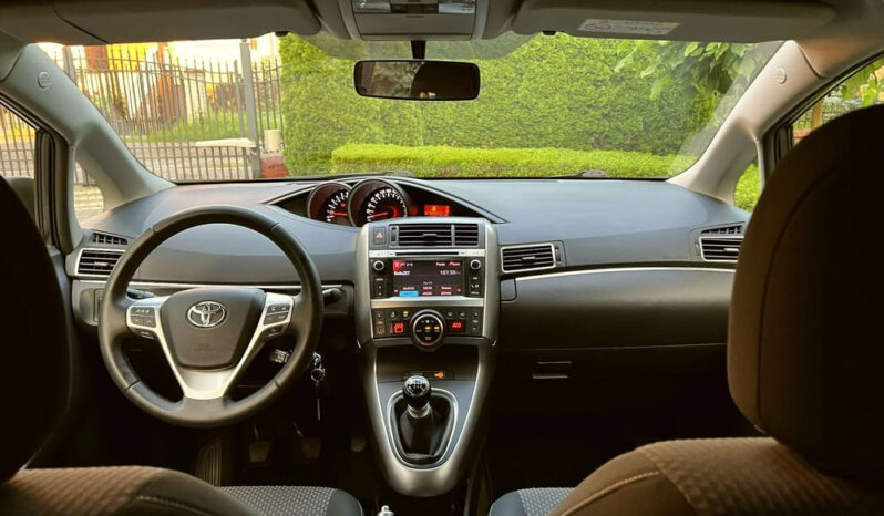 Toyota Verso | FWD (przód) | Manualna | 147 KM | Szary full