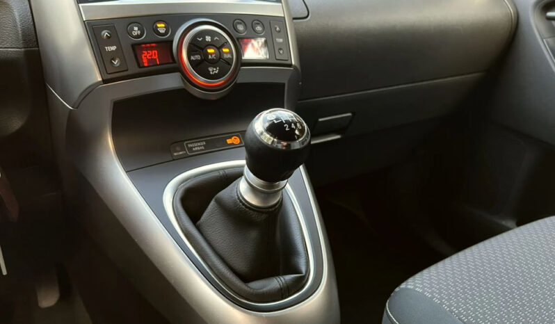 Toyota Verso | FWD (przód) | Manualna | 147 KM | Szary full