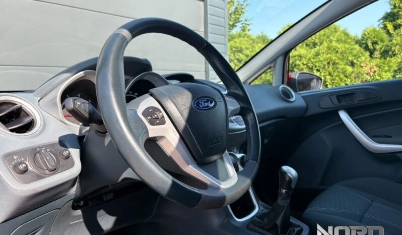 Ford Fiesta | FWD (przód) | Manualna | 82 KM | Czerwony full