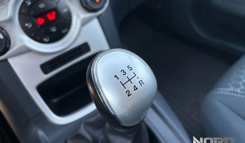 Ford Fiesta | FWD (przód) | Manualna | 82 KM | Czerwony full