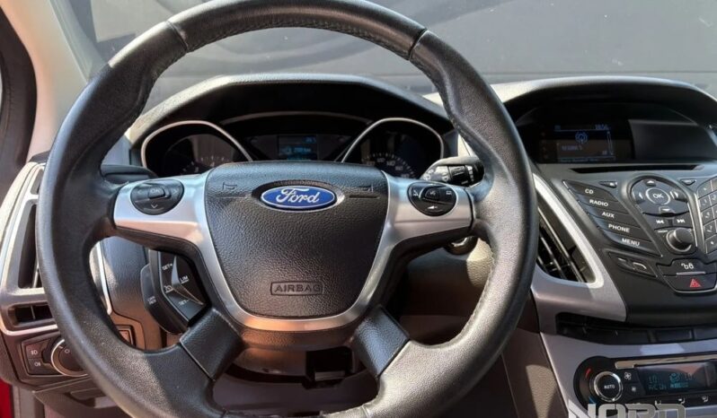 Ford Focus | FWD (przód) | Manualna | 125 KM | Czerwony full