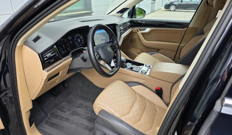 Volkswagen Touareg | 4×4 (stały) | Automatyczna | 286 KM | Czarny full