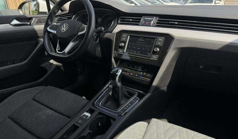 Volkswagen Passat | FWD (przód) | Manualna | 150 KM | Biały full