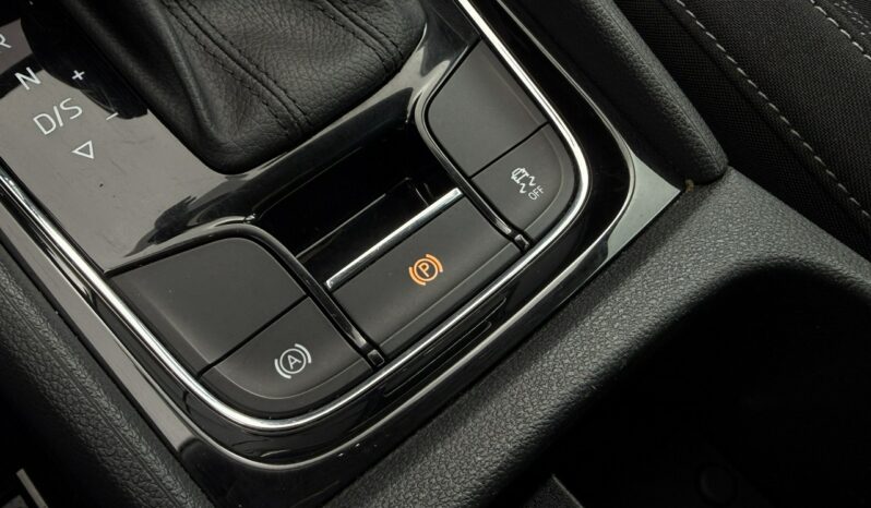 Skoda Karoq | 4×4 (doł. automatycznie) | Automatyczna | 150 KM | Niebieski full