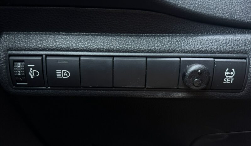 Toyota Corolla | FWD (przód) | Manualna | 125 KM | Srebrny full
