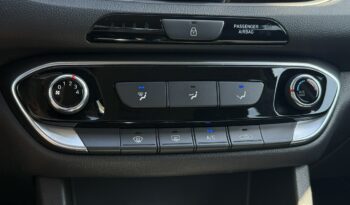 Hyundai i30 | FWD (przód) | Manualna | 120 KM | Srebrny full