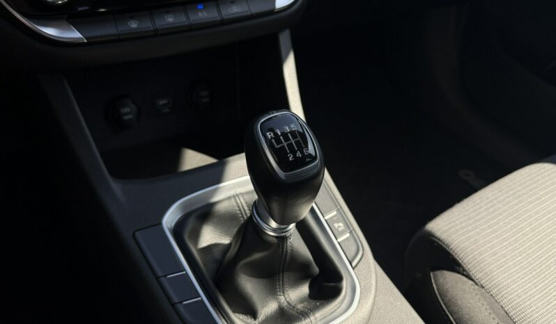 Hyundai i30 | FWD (przód) | Manualna | 120 KM | Srebrny full