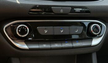 Hyundai i30 | FWD (przód) | Manualna | 120 KM | Srebrny full
