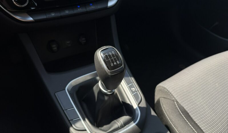 Hyundai i30 | FWD (przód) | Manualna | 120 KM | Srebrny full