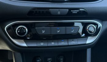 Hyundai i30 | FWD (przód) | Manualna | 120 KM | Srebrny full