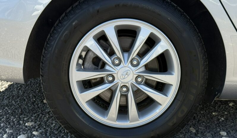 Hyundai i30 | FWD (przód) | Manualna | 120 KM | Srebrny full