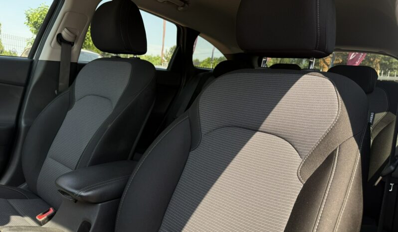Hyundai i30 | FWD (przód) | Manualna | 120 KM | Srebrny full