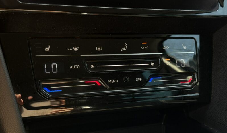 Volkswagen Passat | FWD (przód) | Automatyczna | 200 KM | Granatowy full