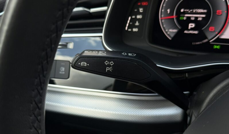 Audi Q8 | 4×4 (stały) | Automatyczna | 231 KM | Czarny full