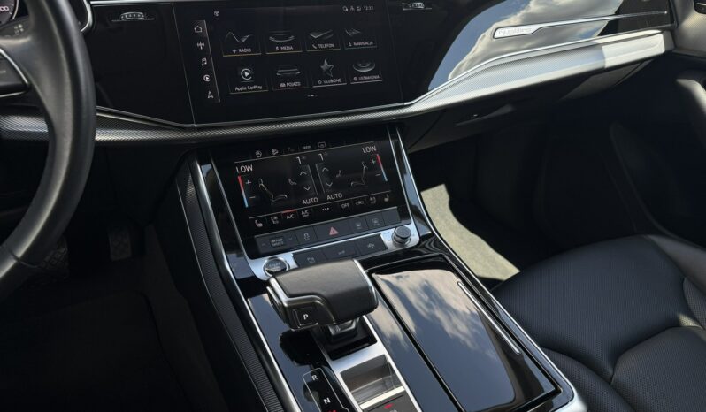 Audi Q8 | 4×4 (stały) | Automatyczna | 231 KM | Czarny full