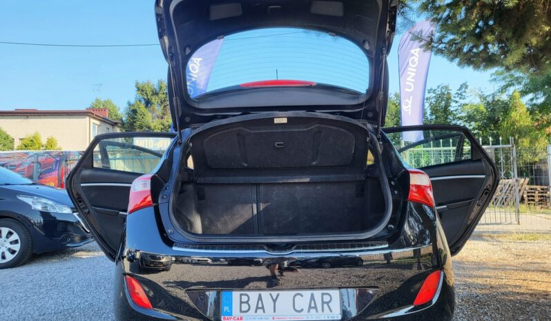 Hyundai i30 | FWD (przód) | Manualna | 100 KM | Czarny full