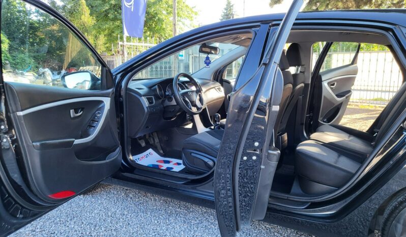 Hyundai i30 | FWD (przód) | Manualna | 100 KM | Czarny full