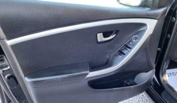 Hyundai i30 | FWD (przód) | Manualna | 100 KM | Czarny full