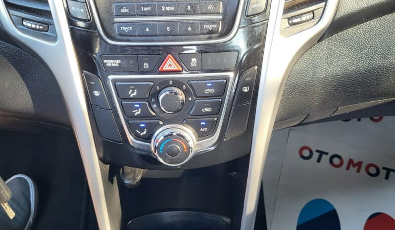 Hyundai i30 | FWD (przód) | Manualna | 100 KM | Czarny full