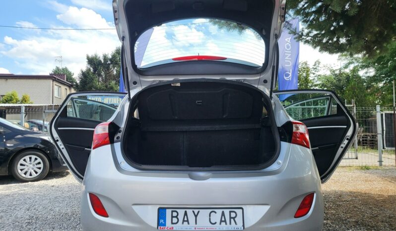 Hyundai i30 | FWD (przód) | Manualna | 100 KM | Srebrny full