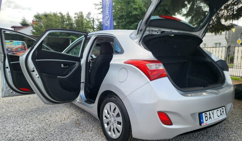 Hyundai i30 | FWD (przód) | Manualna | 100 KM | Srebrny full