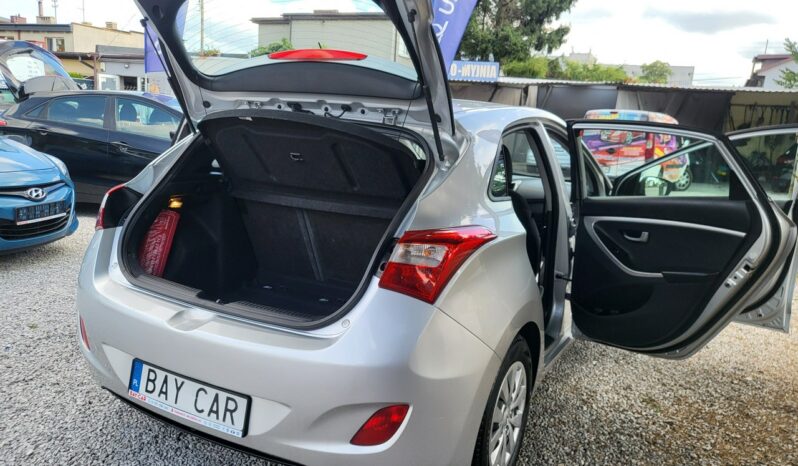 Hyundai i30 | FWD (przód) | Manualna | 100 KM | Srebrny full