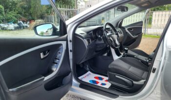 Hyundai i30 | FWD (przód) | Manualna | 100 KM | Srebrny full