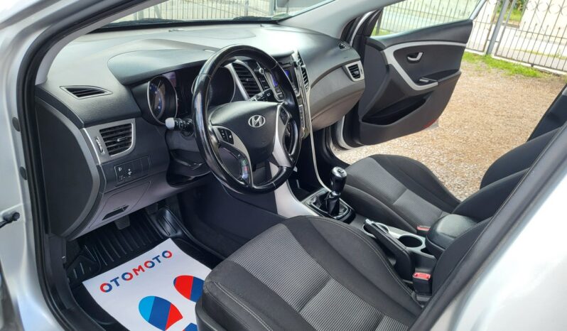 Hyundai i30 | FWD (przód) | Manualna | 100 KM | Srebrny full