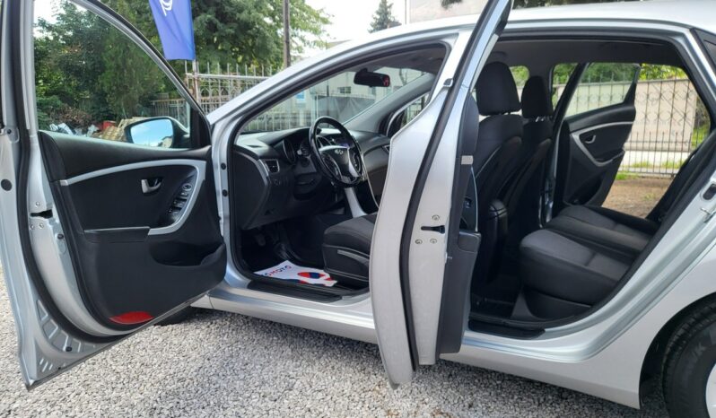 Hyundai i30 | FWD (przód) | Manualna | 100 KM | Srebrny full