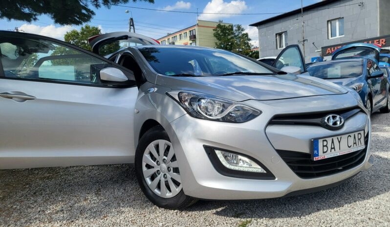 Hyundai i30 | FWD (przód) | Manualna | 100 KM | Srebrny full